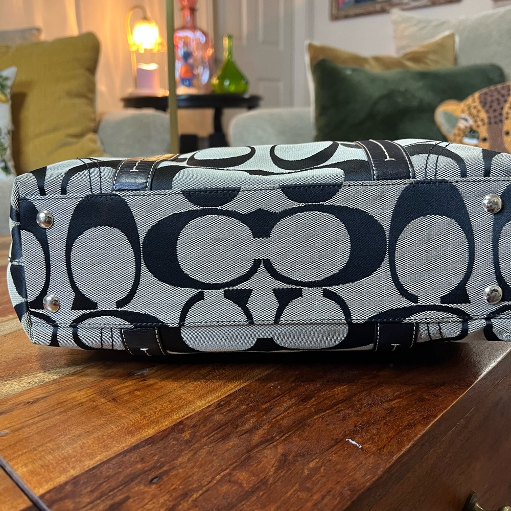 Coach Black and Cream Signature Tote - Picture 4 of 6
